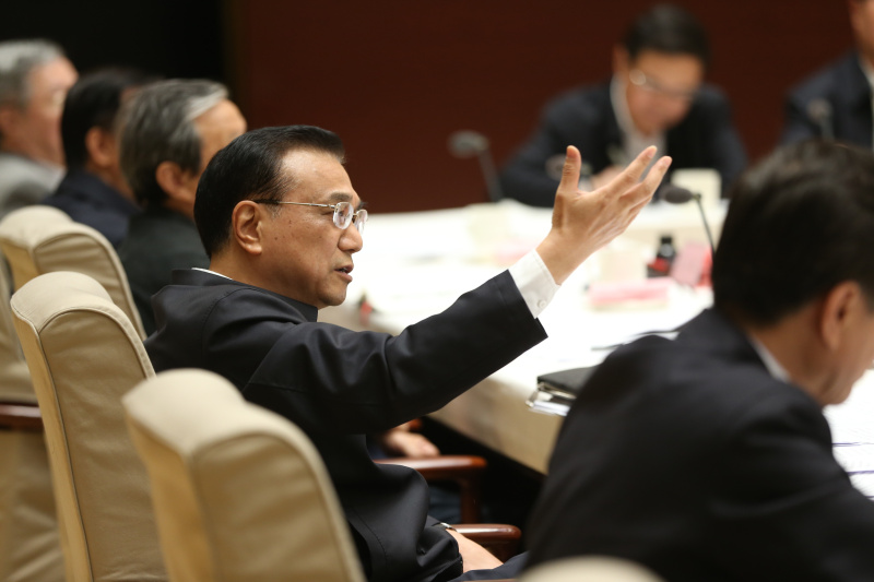【李克强:差距就是潜力,落差形成势能】李克强总理18日在贯彻新发展理念培育发展新动能座谈会上说,要在促进城乡区域协调发展中壮大新动能。中国地域辽阔,各地区发展不平衡,但差距就是潜力,落差形成势能。各地区要各展其长、优势互补、竞相发展,促进产业梯度转移,将差距明显的势能转化为动能。